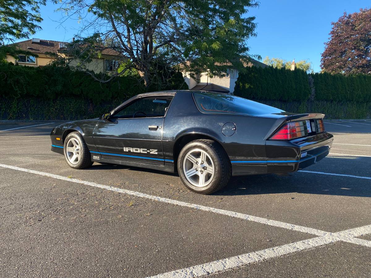 Chevy-camaro-z28-iroc-z-1988-black-4