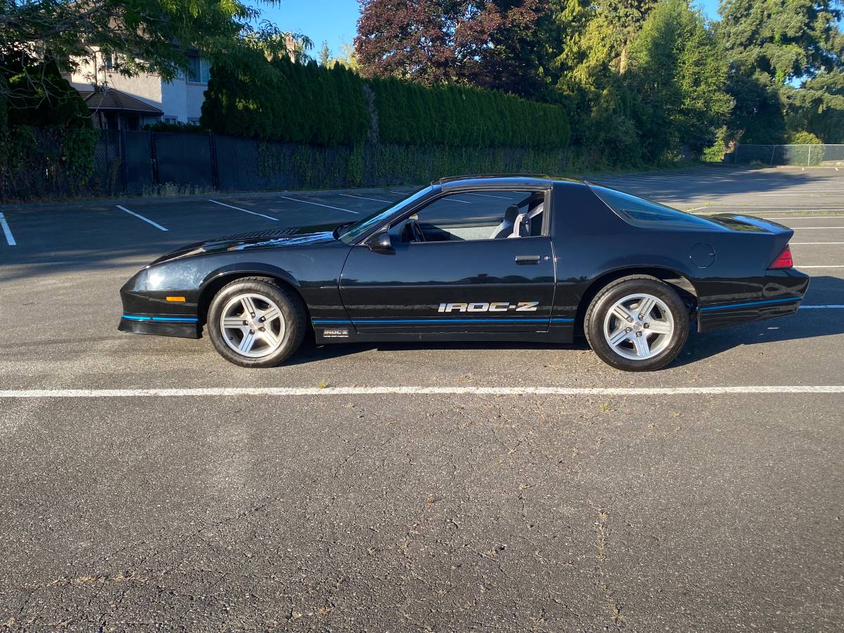 Chevy-camaro-z28-iroc-z-1988-black-5