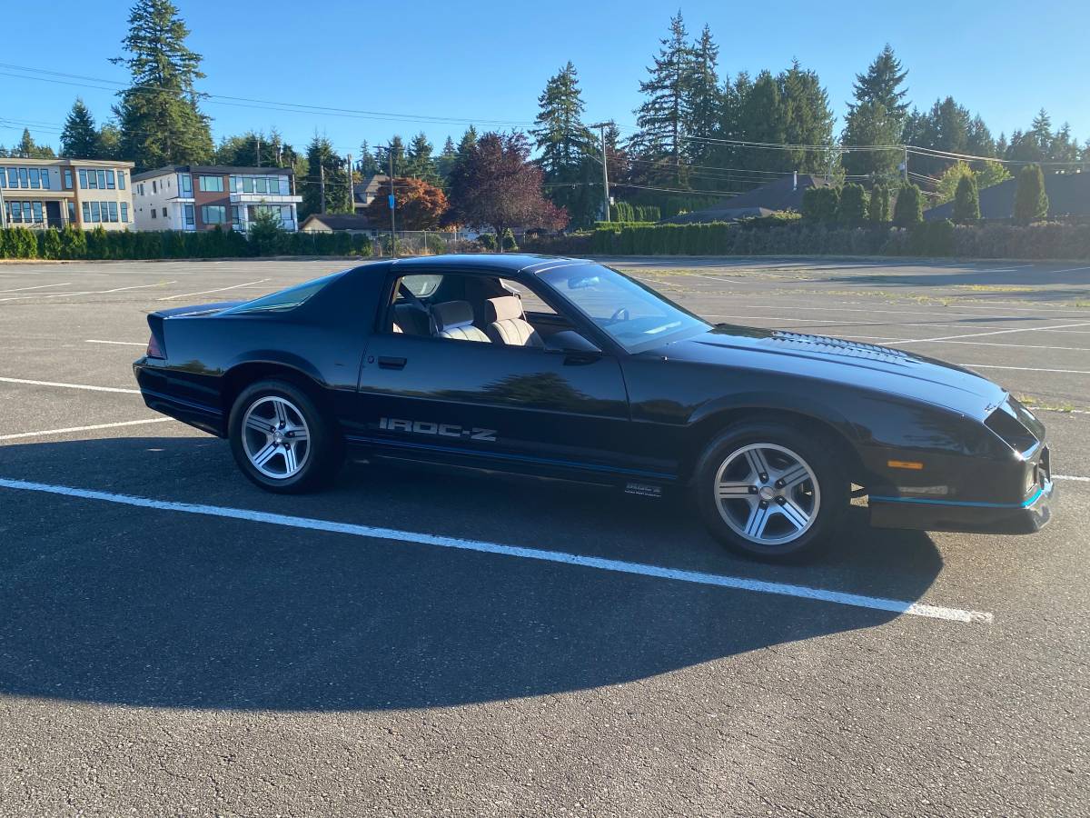 Chevy-camaro-z28-iroc-z-1988-black-6