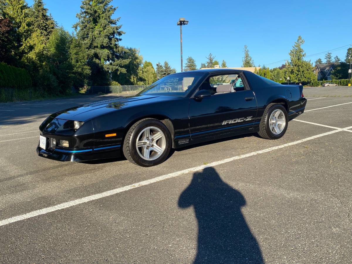 Chevy-camaro-z28-iroc-z-1988-black-7