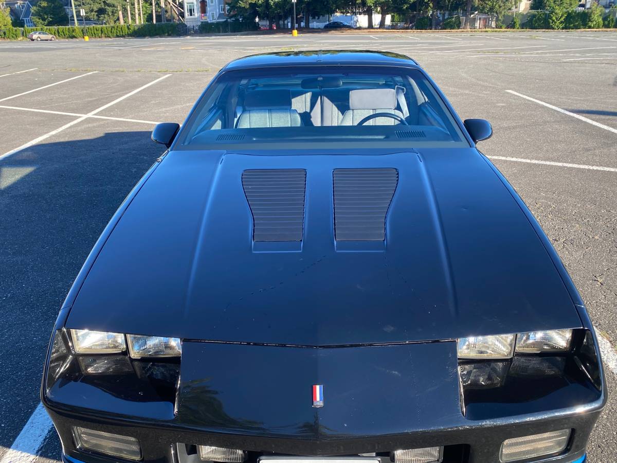 Chevy-camaro-z28-iroc-z-1988-black-8