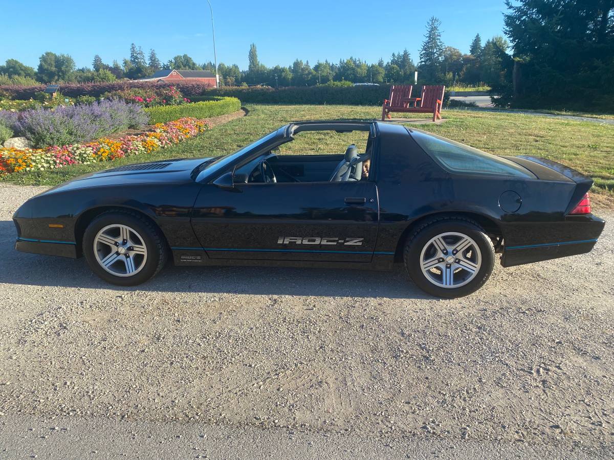 Chevy-camaro-z28-iroc-z-1988-black