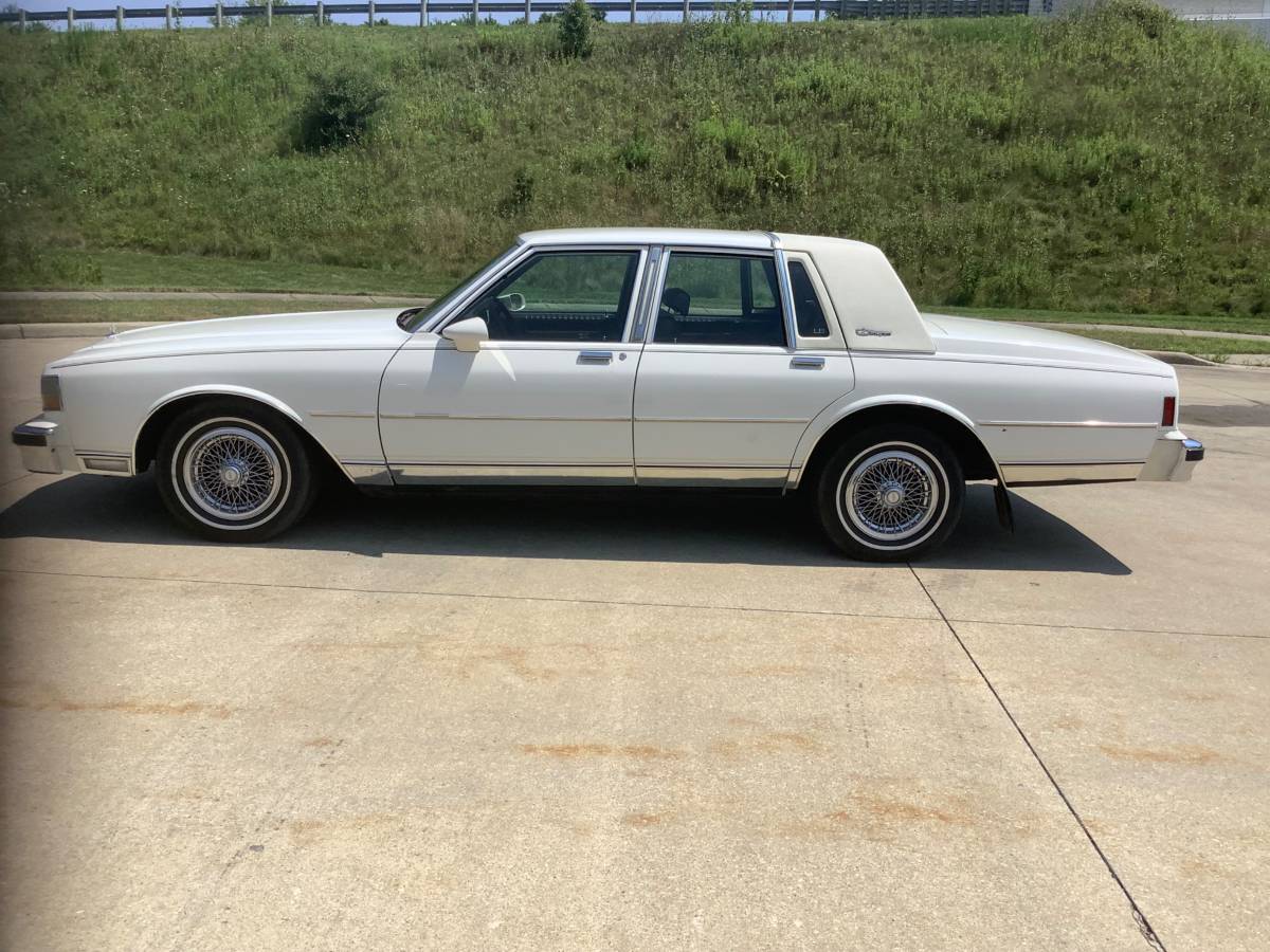 Chevy-caprice-1989-white-1