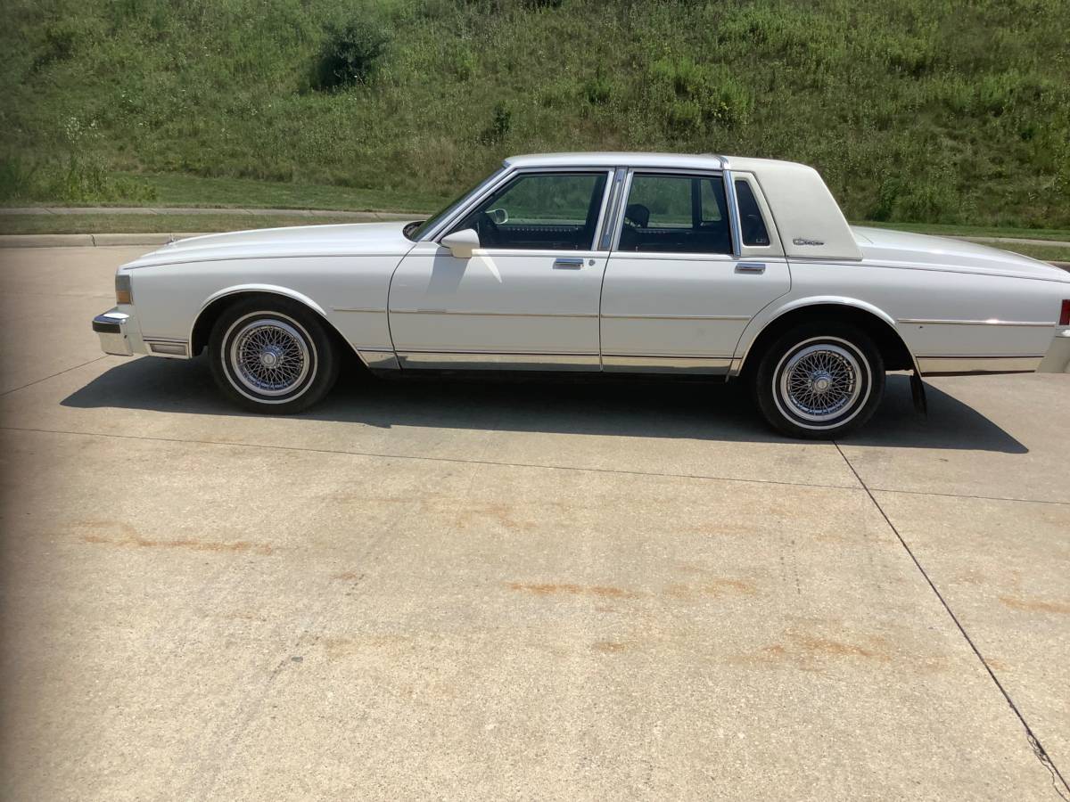Chevy-caprice-1989-white-2