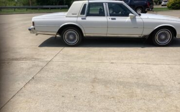 Chevy-caprice-1989-white-3