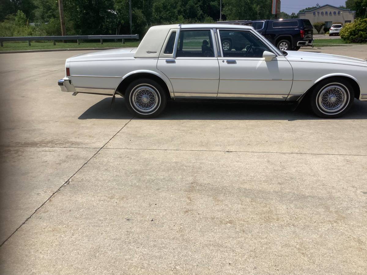 Chevy-caprice-1989-white-3