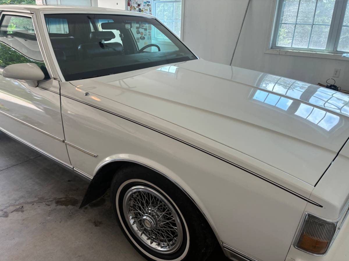 Chevy-caprice-1989-white-7