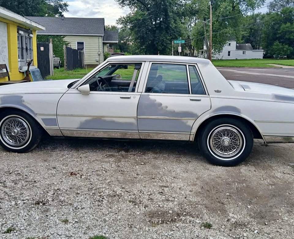 Chevy-caprice-1990-white-1