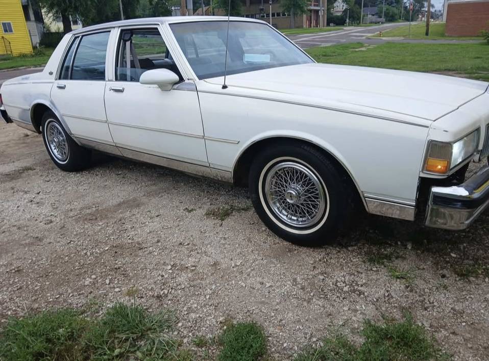 Chevy-caprice-1990-white-4