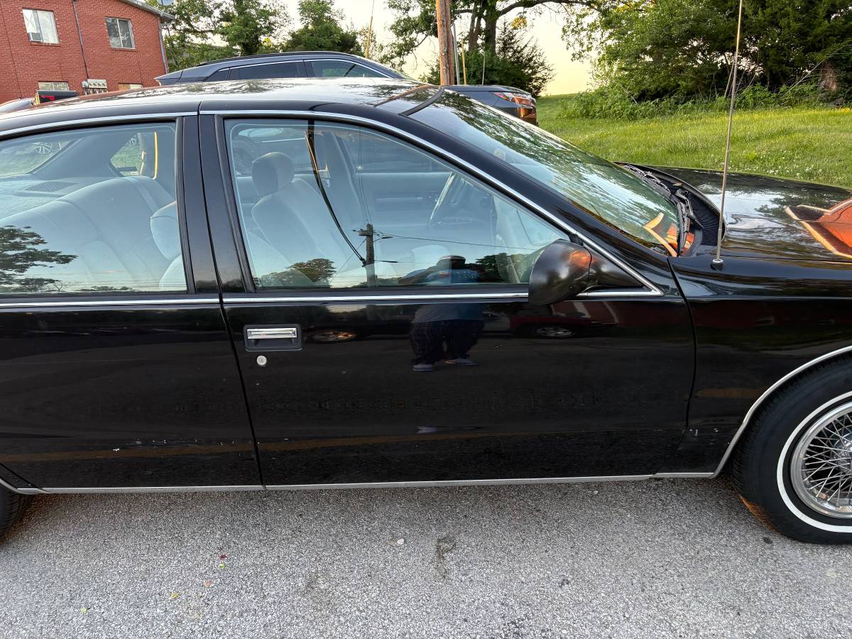 Chevy-caprice-1995-black-1