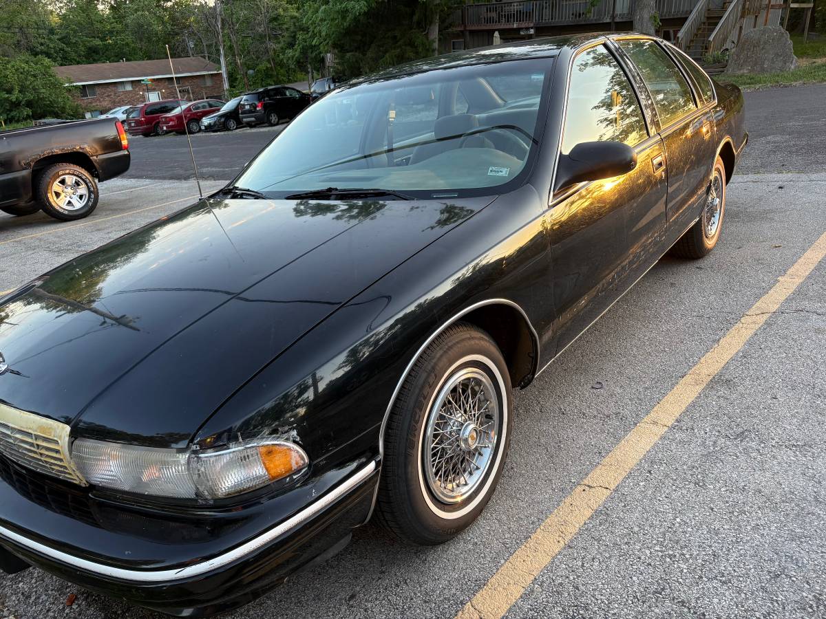 Chevy-caprice-1995-black-2