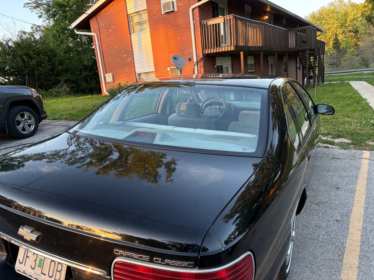 Chevy-caprice-1995-black