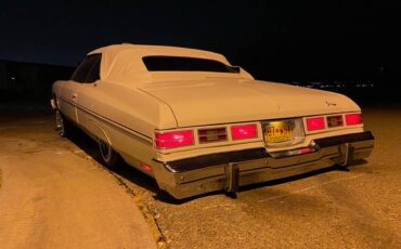 Chevy-caprice-classic-1975-white-1
