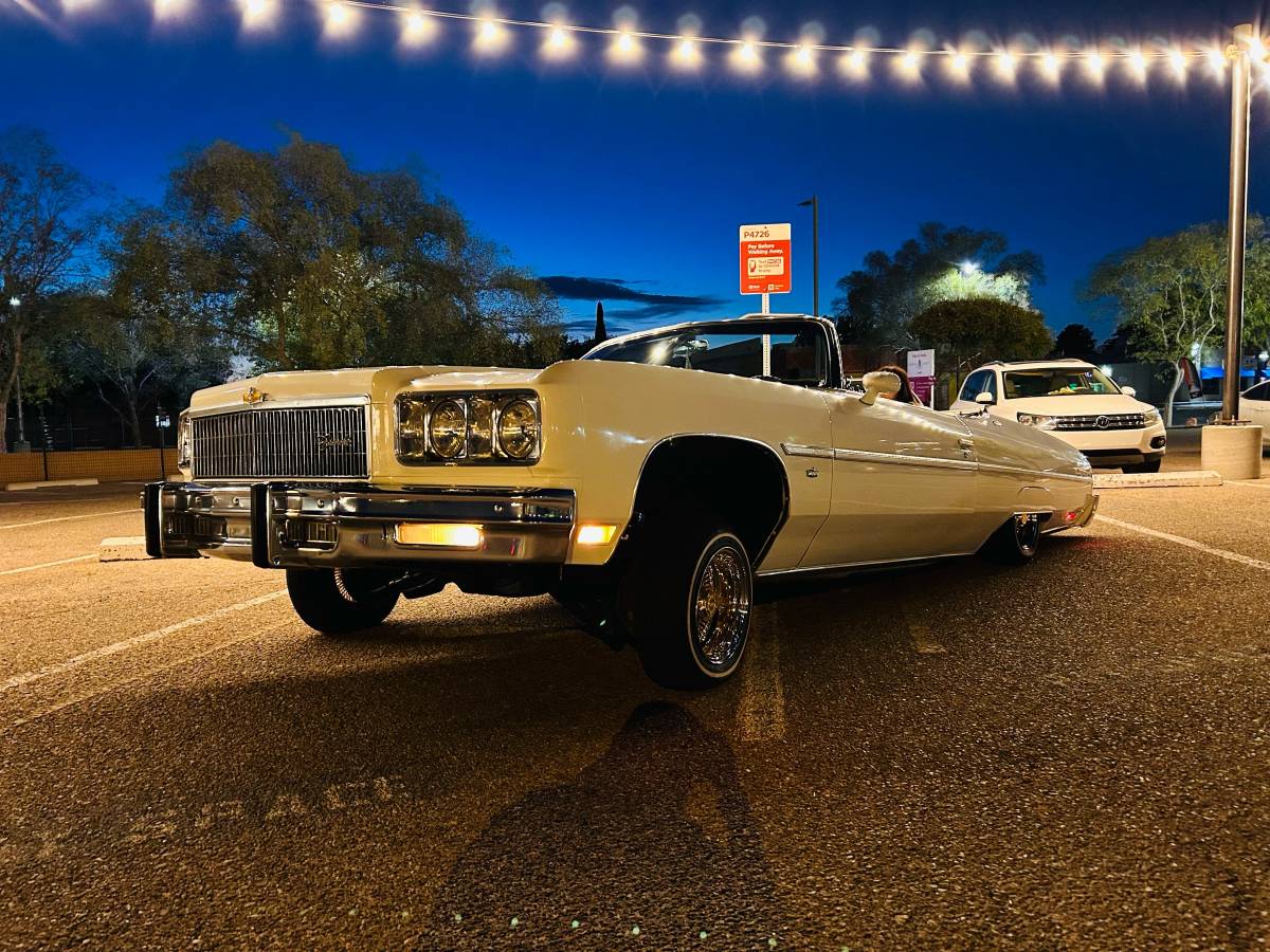 Chevy-caprice-classic-1975-white-10