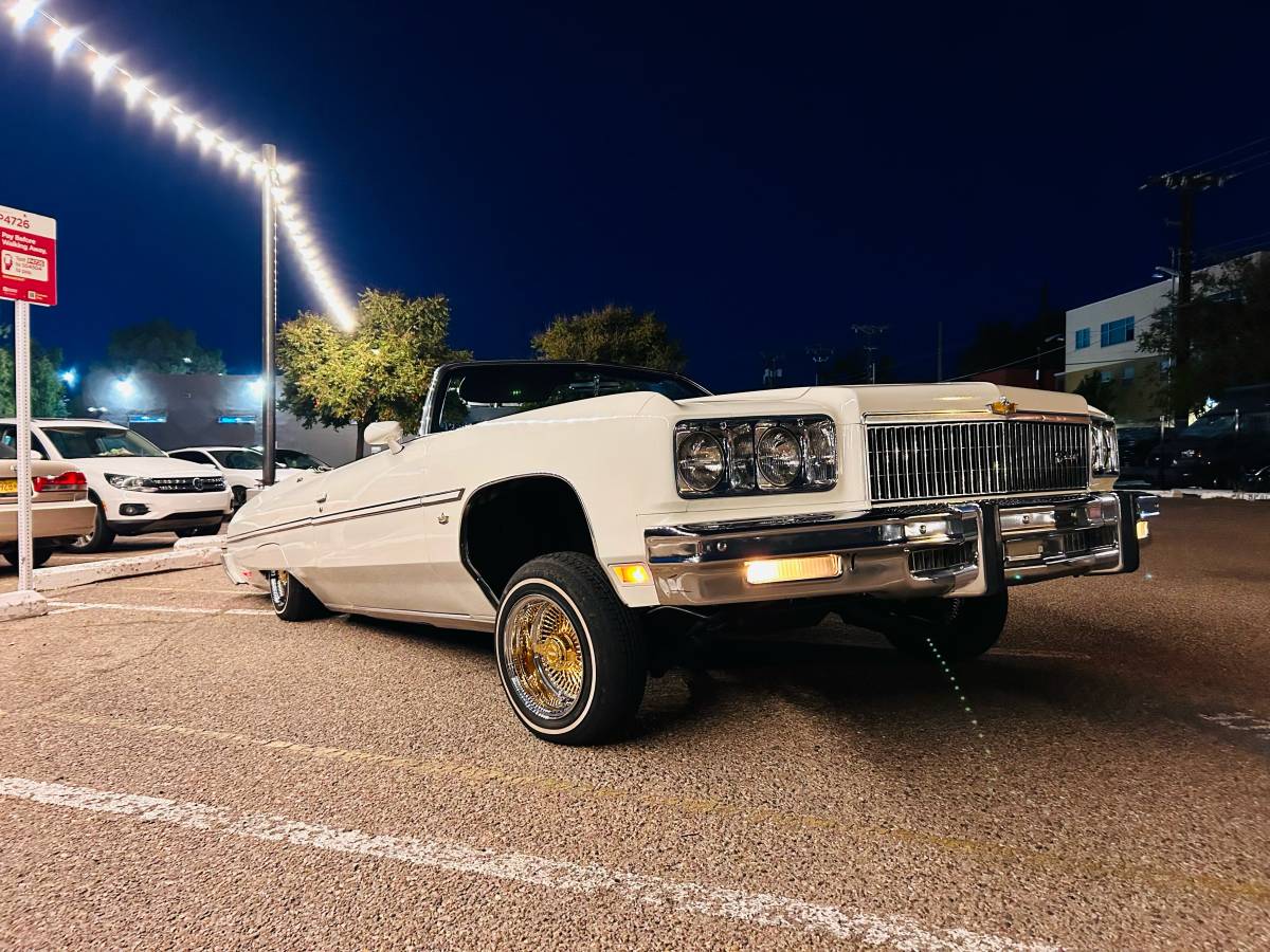 Chevy-caprice-classic-1975-white-11