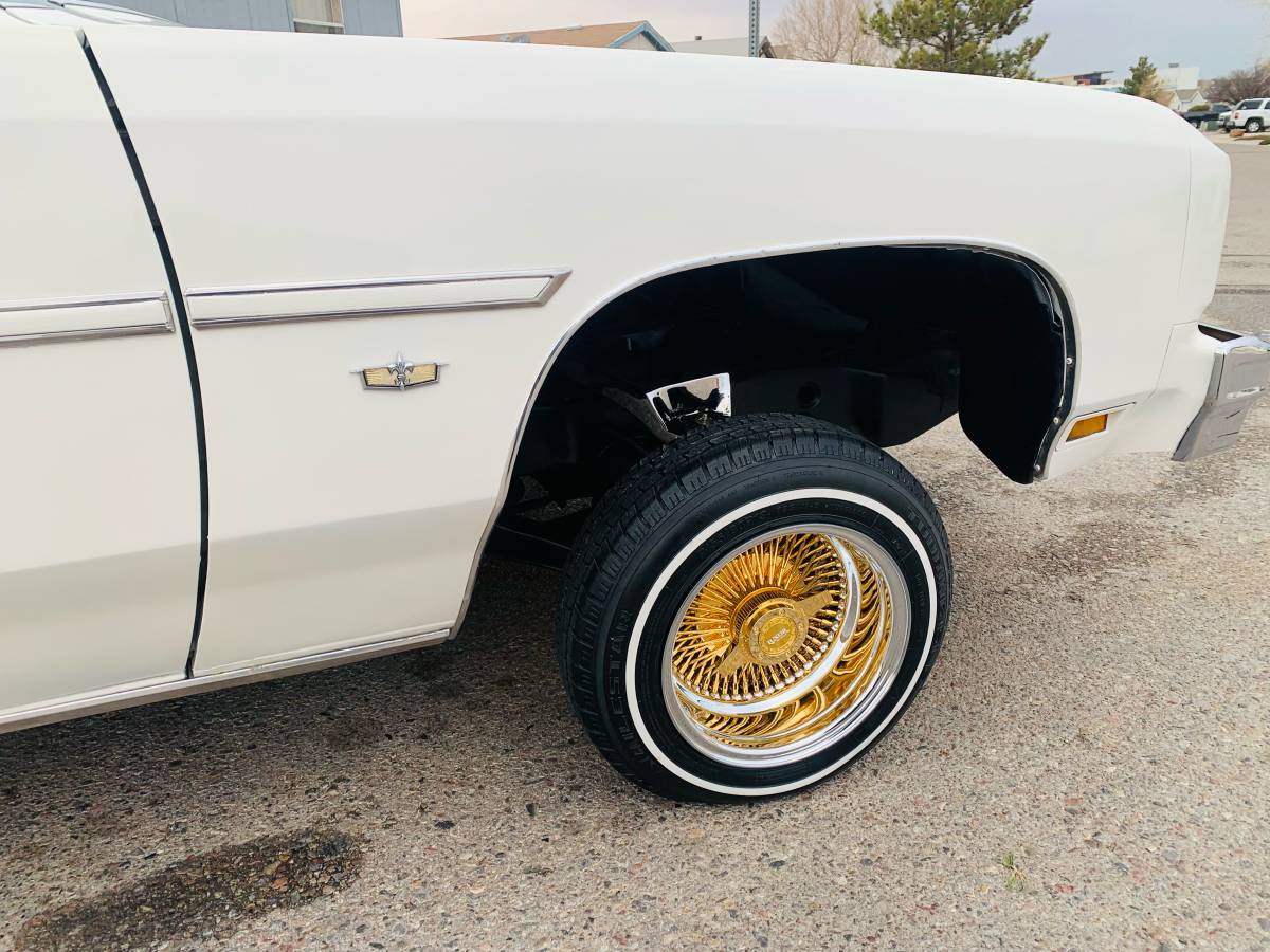 Chevy-caprice-classic-1975-white-12