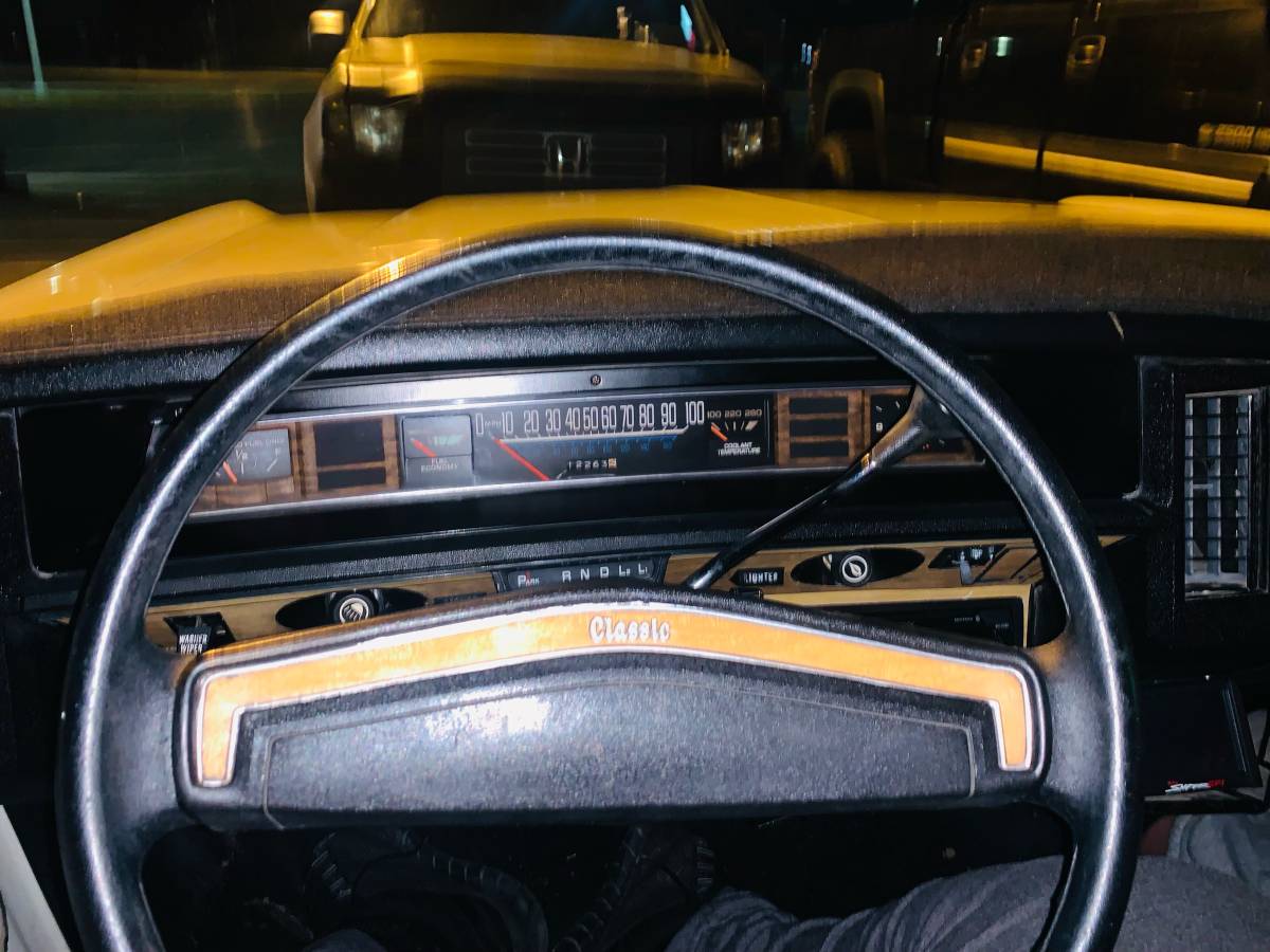 Chevy-caprice-classic-1975-white-13