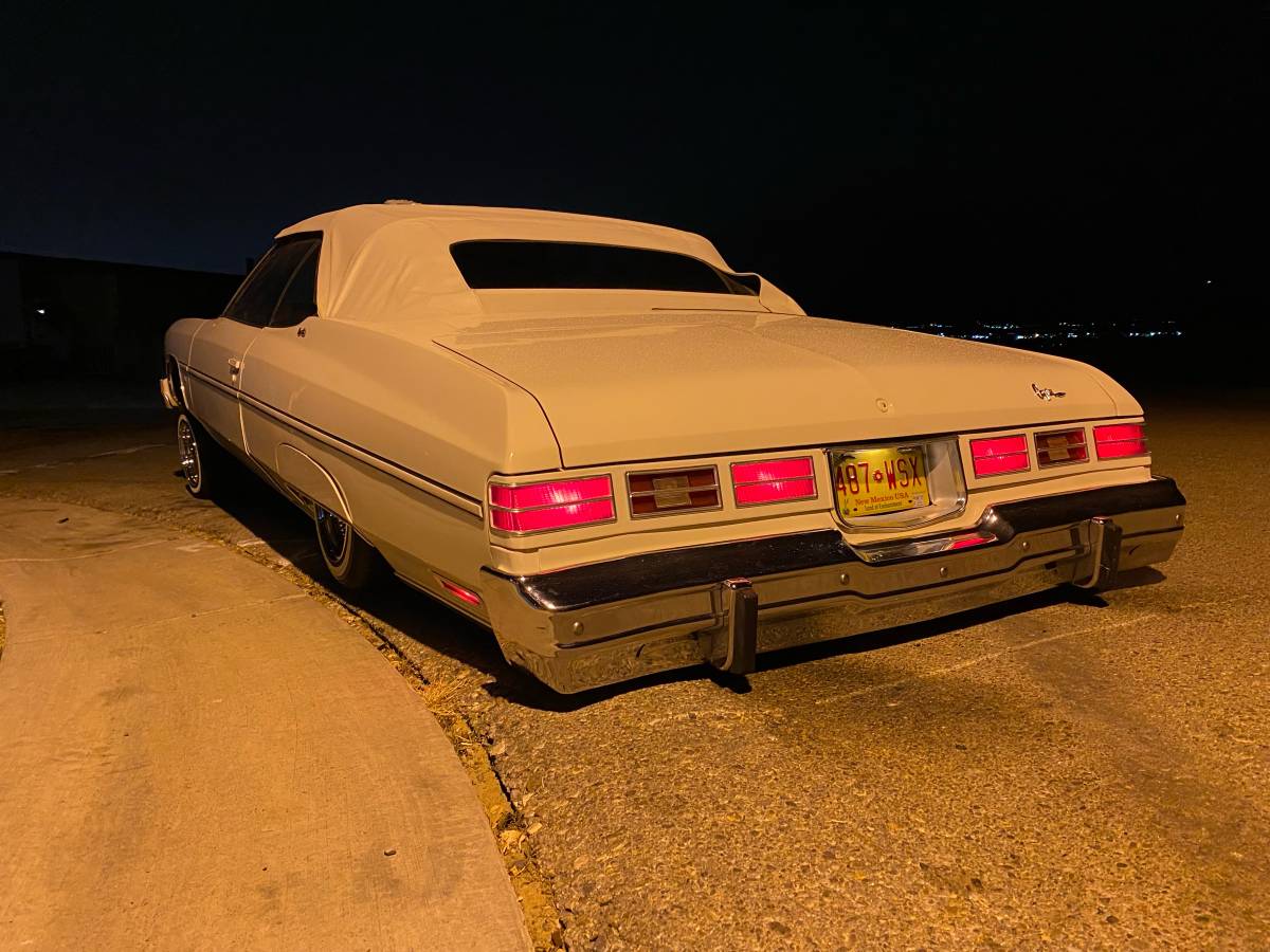 Chevy-caprice-classic-1975-white-15