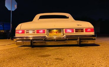 Chevy-caprice-classic-1975-white-16