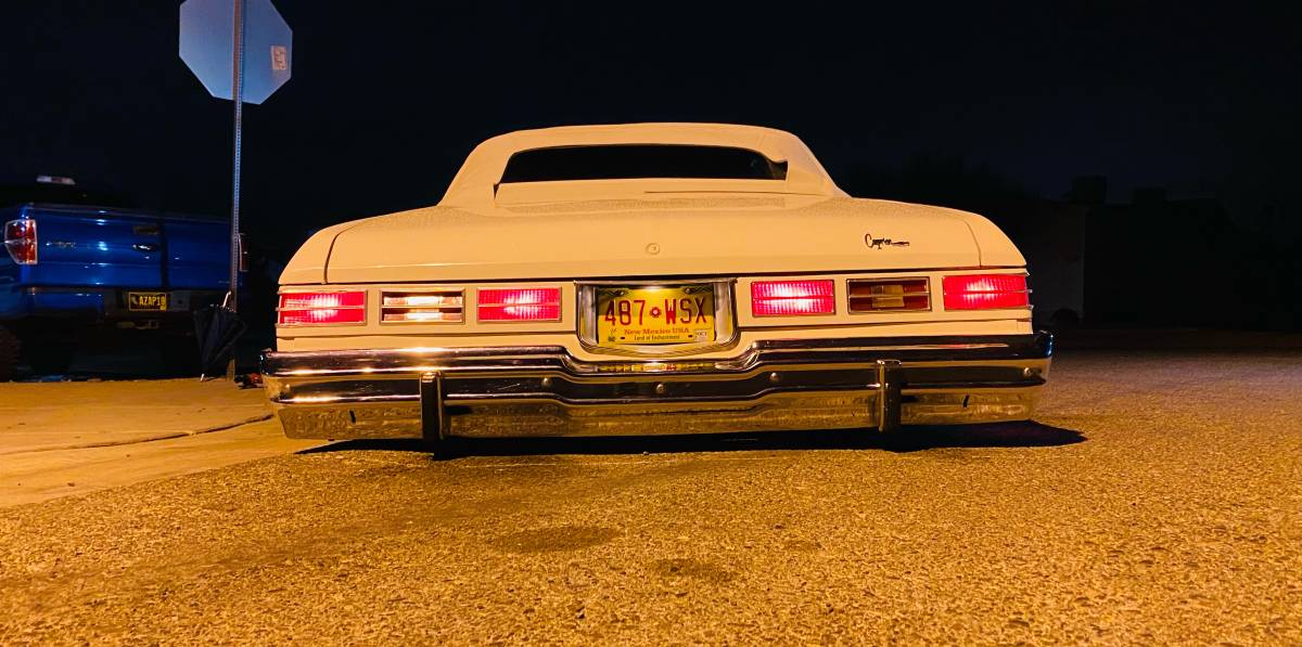 Chevy-caprice-classic-1975-white-16