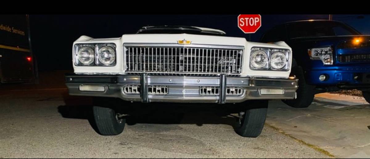 Chevy-caprice-classic-1975-white-2
