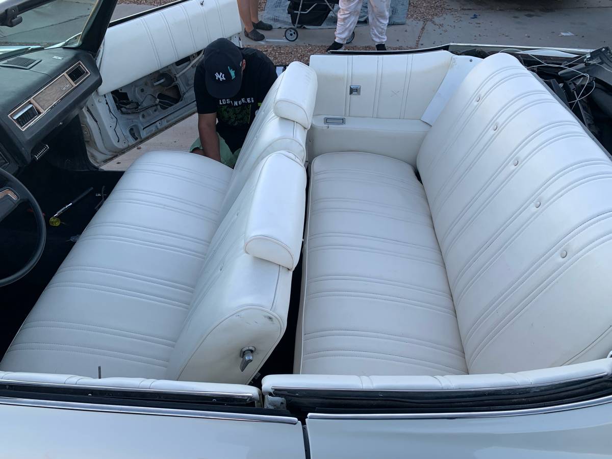 Chevy-caprice-classic-1975-white-21