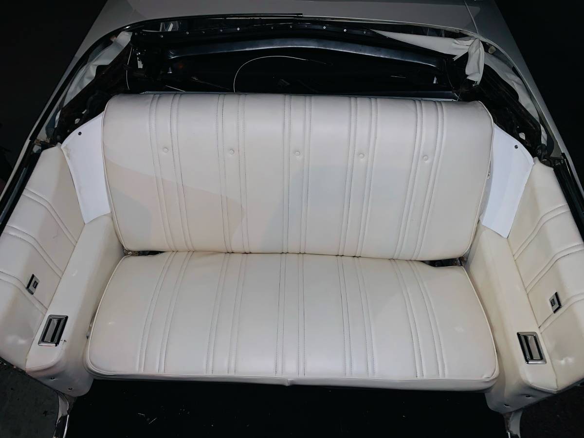 Chevy-caprice-classic-1975-white-22