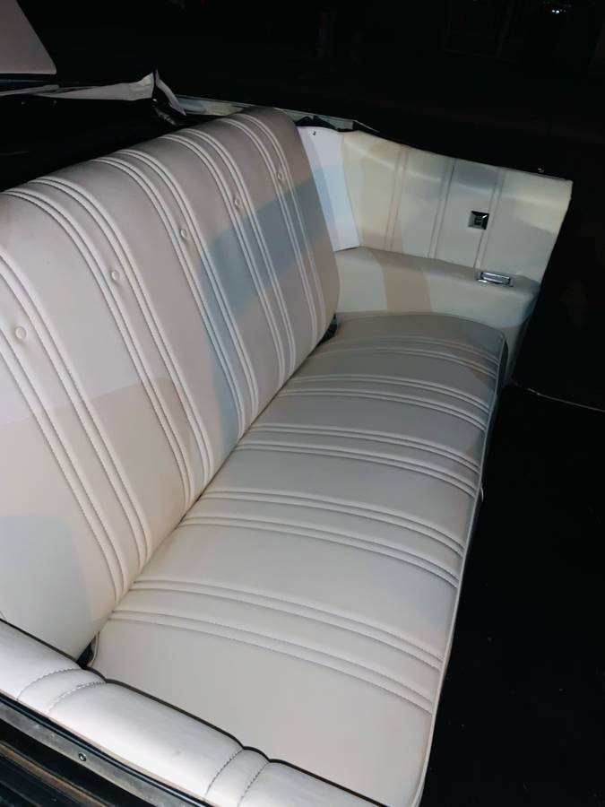 Chevy-caprice-classic-1975-white-23