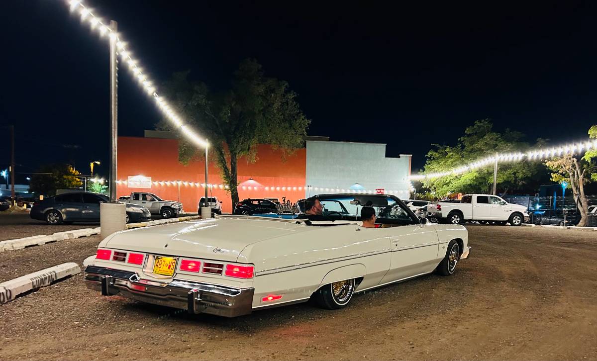 Chevy-caprice-classic-1975-white-3