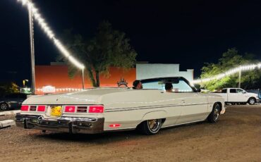 Chevy-caprice-classic-1975-white-4