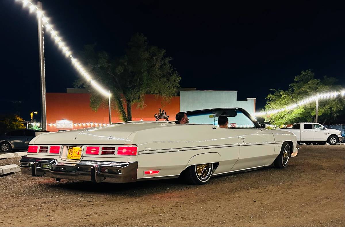 Chevy-caprice-classic-1975-white-4