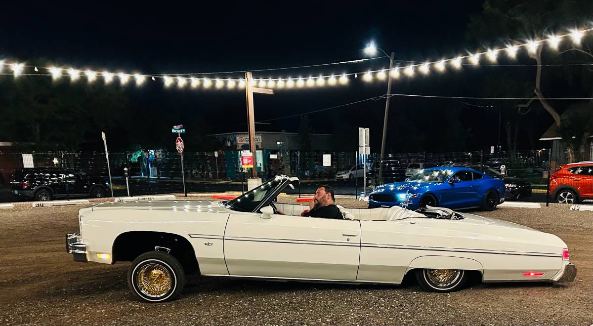 Chevy-caprice-classic-1975-white-7