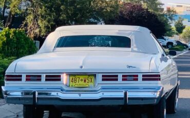 Chevy-caprice-classic-1975-white-9
