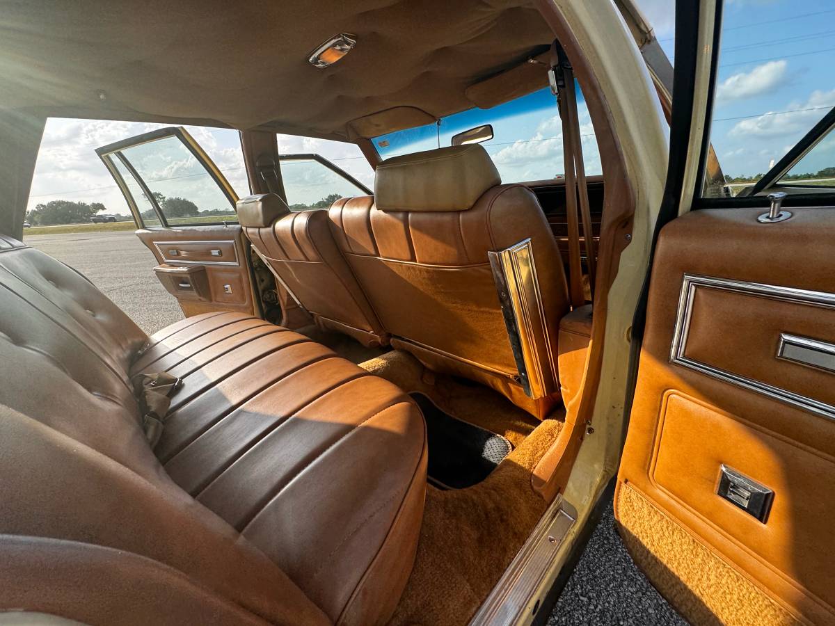 Chevy-caprice-classic-1979-yellow-1