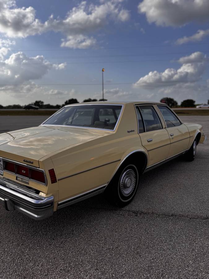 Chevy-caprice-classic-1979-yellow-10