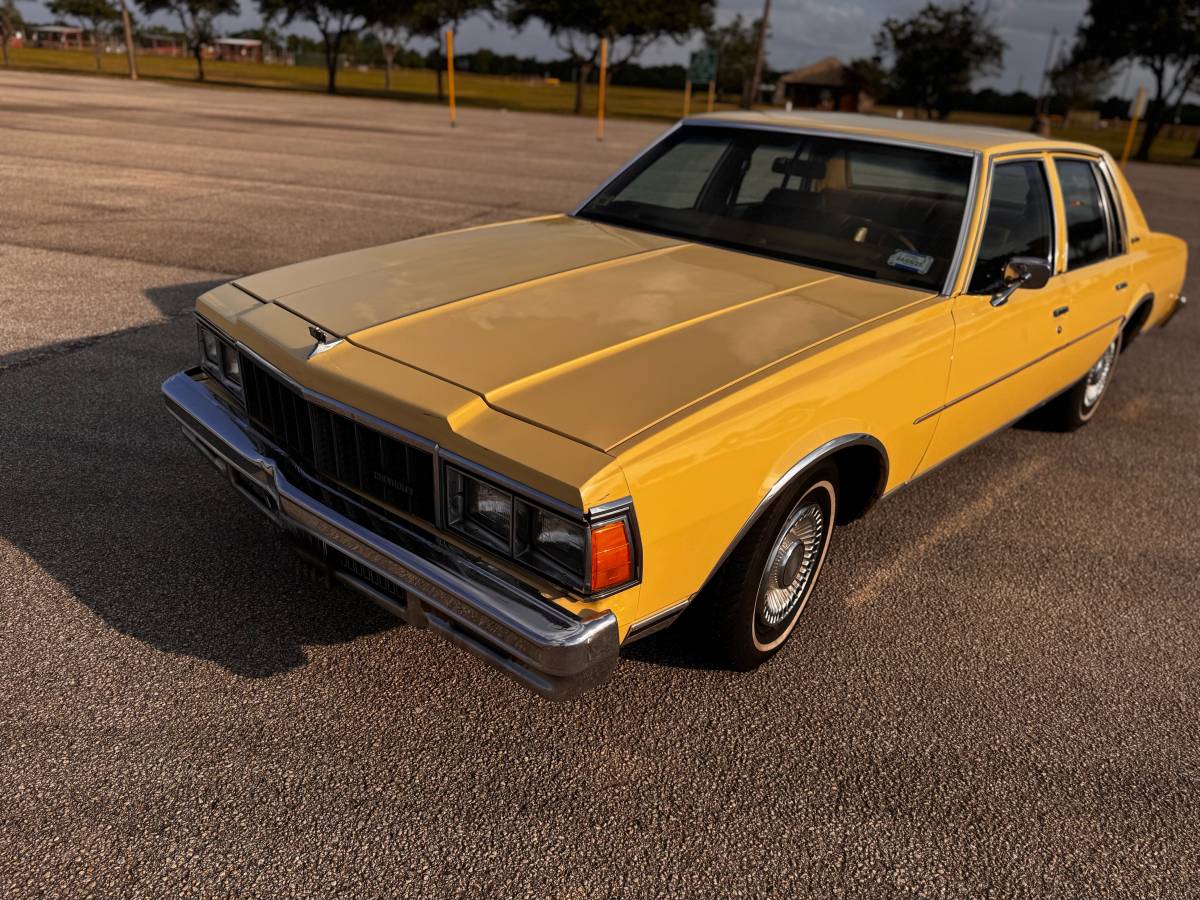 Chevy-caprice-classic-1979-yellow-2