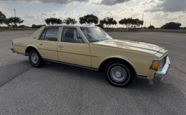 Chevy-caprice-classic-1979-yellow-8
