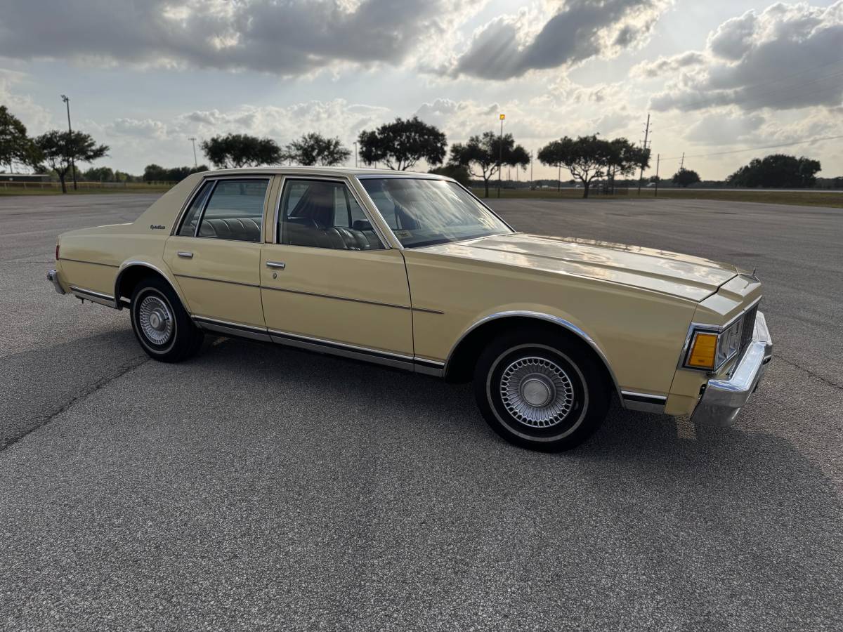 Chevy-caprice-classic-1979-yellow-8