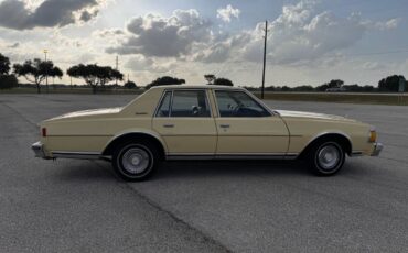Chevy-caprice-classic-1979-yellow-9