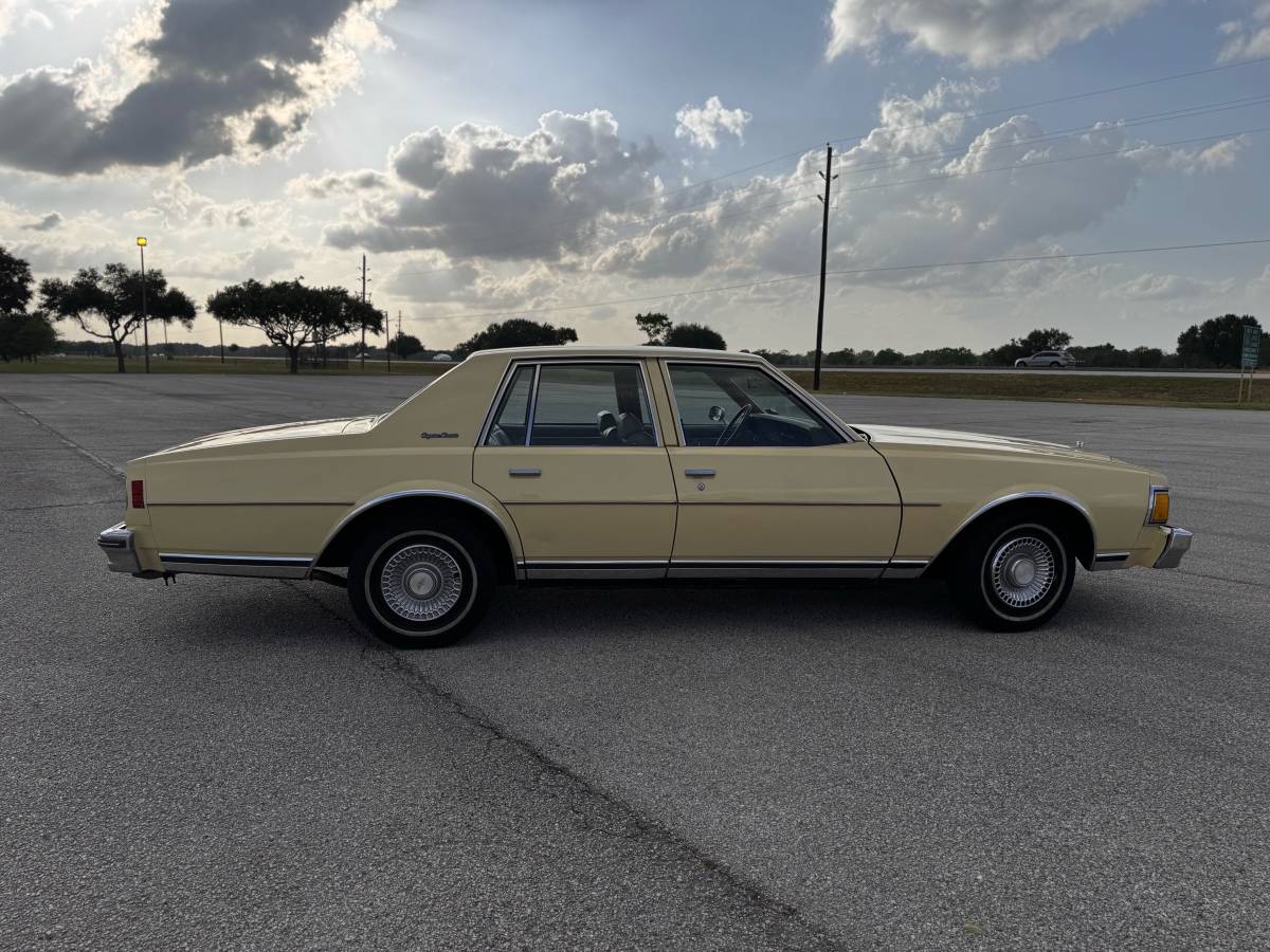 Chevy-caprice-classic-1979-yellow-9