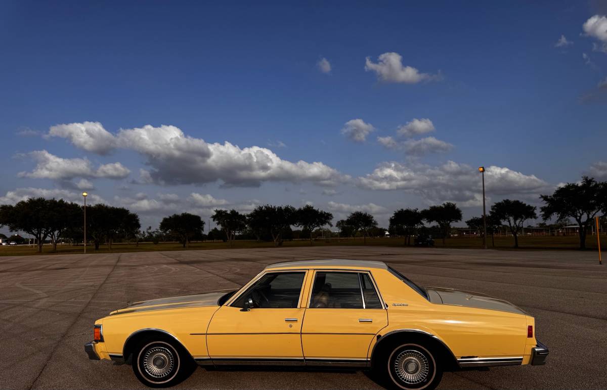 Chevy-caprice-classic-1979-yellow