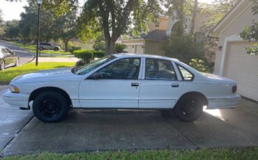 Chevy-caprice-classic-1995-white-1