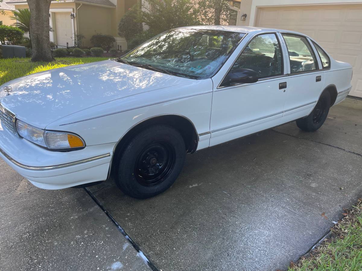 Chevy-caprice-classic-1995-white-10