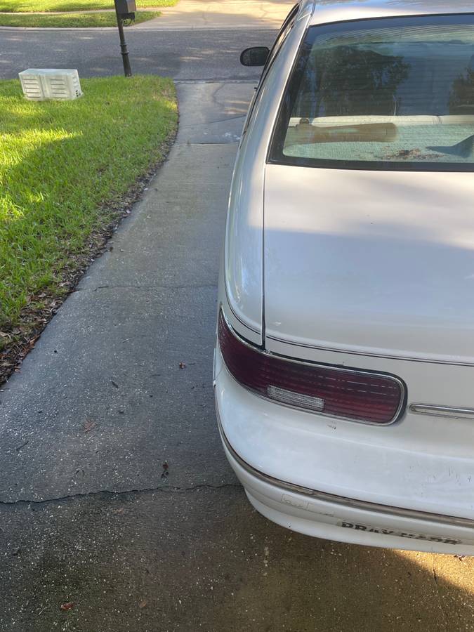 Chevy-caprice-classic-1995-white-11