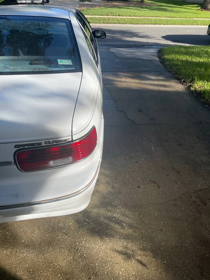 Chevy-caprice-classic-1995-white-2