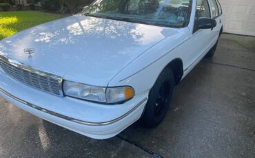 Chevy-caprice-classic-1995-white-3