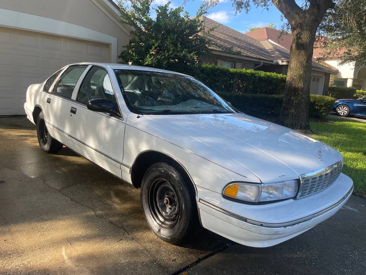 Chevy-caprice-classic-1995-white-5