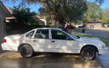 Chevy-caprice-classic-1995-white-8