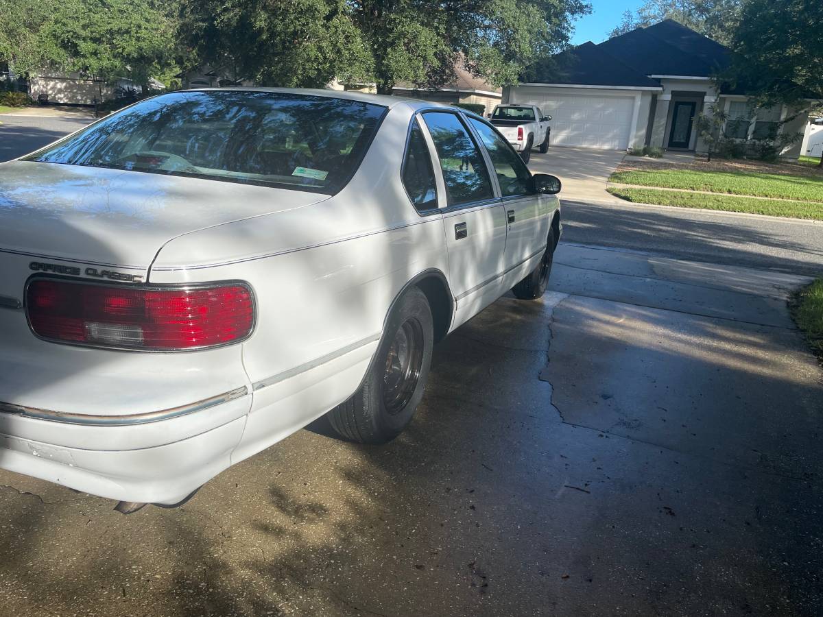 Chevy-caprice-classic-1995-white-9