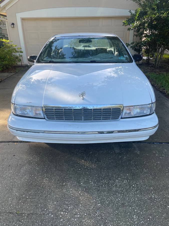 Chevy-caprice-classic-1995-white